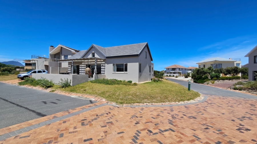 3 Bedroom Property for Sale in Meerenbosch Western Cape